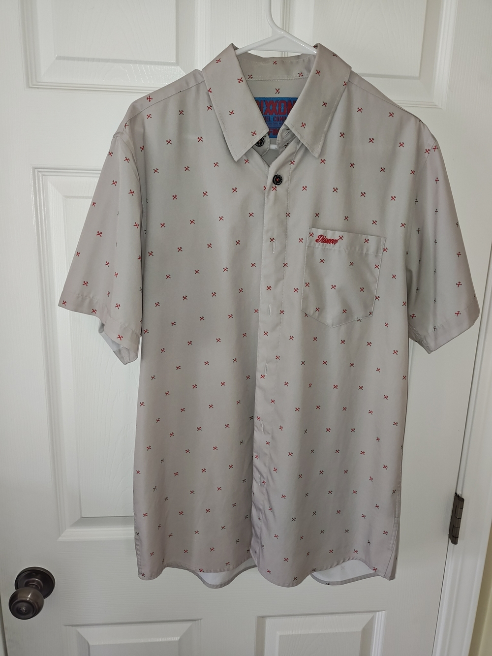 Dixxon “The Finney” Party Shirt in men’s size Medium. Excellent condition.